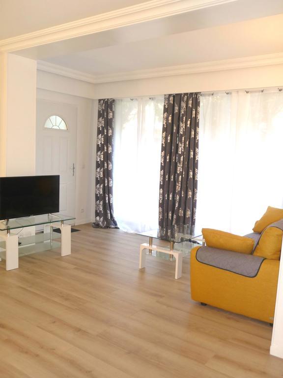 Tourelle Apartment Gagny ภายนอก รูปภาพ